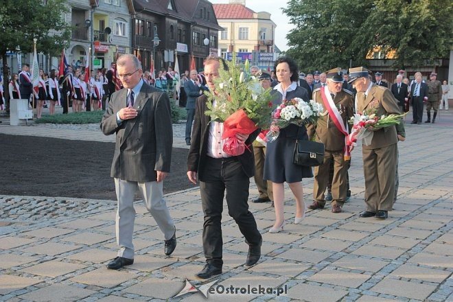 Ostrołęczanie uczcili pamięć ofiar II Wojny Światowej w 76. rocznicę zbrojnej agresji sowietów na Polskę [17.09.2015] - zdjęcie #36 - eOstroleka.pl