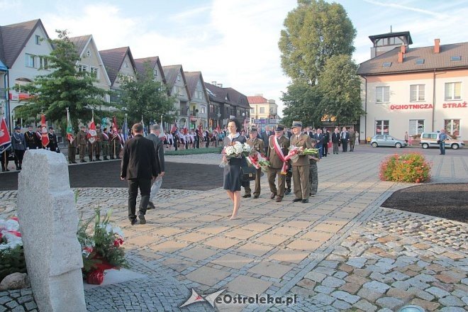 Ostrołęczanie uczcili pamięć ofiar II Wojny Światowej w 76. rocznicę zbrojnej agresji sowietów na Polskę [17.09.2015] - zdjęcie #42 - eOstroleka.pl