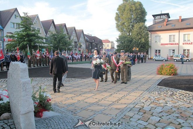 Ostrołęczanie uczcili pamięć ofiar II Wojny Światowej w 76. rocznicę zbrojnej agresji sowietów na Polskę [17.09.2015] - zdjęcie #35 - eOstroleka.pl