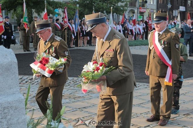 Ostrołęczanie uczcili pamięć ofiar II Wojny Światowej w 76. rocznicę zbrojnej agresji sowietów na Polskę [17.09.2015] - zdjęcie #45 - eOstroleka.pl