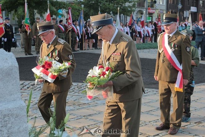 Ostrołęczanie uczcili pamięć ofiar II Wojny Światowej w 76. rocznicę zbrojnej agresji sowietów na Polskę [17.09.2015] - zdjęcie #32 - eOstroleka.pl