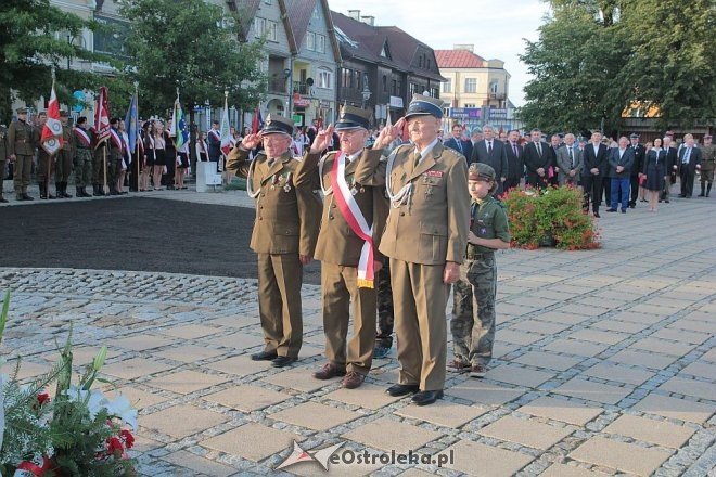 Ostrołęczanie uczcili pamięć ofiar II Wojny Światowej w 76. rocznicę zbrojnej agresji sowietów na Polskę [17.09.2015] - zdjęcie #30 - eOstroleka.pl