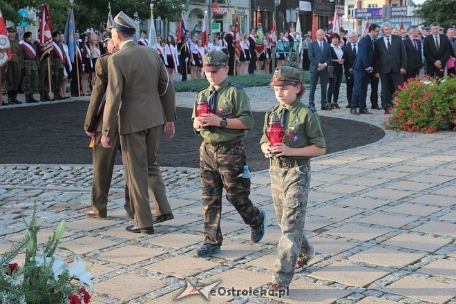 Ostrołęczanie uczcili pamięć ofiar II Wojny Światowej w 76. rocznicę zbrojnej agresji sowietów na Polskę [17.09.2015] - zdjęcie #48 - eOstroleka.pl