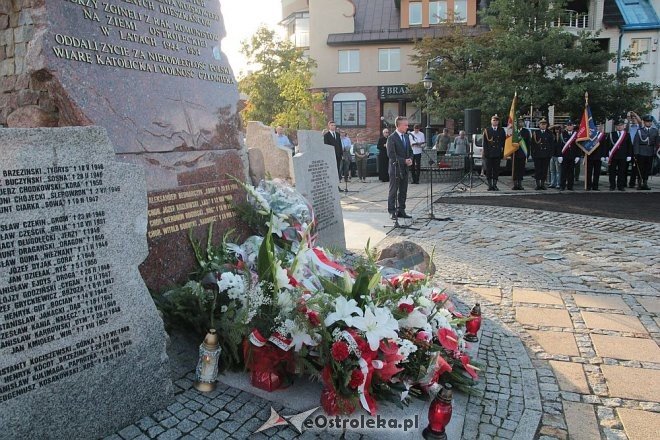 Ostrołęczanie uczcili pamięć ofiar II Wojny Światowej w 76. rocznicę zbrojnej agresji sowietów na Polskę [17.09.2015] - zdjęcie #50 - eOstroleka.pl