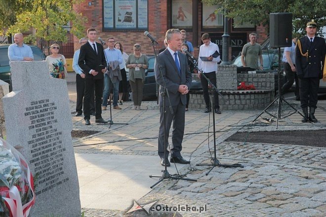 Ostrołęczanie uczcili pamięć ofiar II Wojny Światowej w 76. rocznicę zbrojnej agresji sowietów na Polskę [17.09.2015] - zdjęcie #51 - eOstroleka.pl