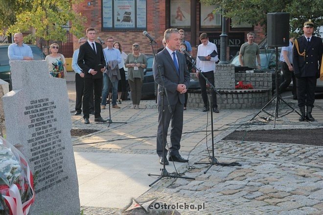 Ostrołęczanie uczcili pamięć ofiar II Wojny Światowej w 76. rocznicę zbrojnej agresji sowietów na Polskę [17.09.2015] - zdjęcie #26 - eOstroleka.pl