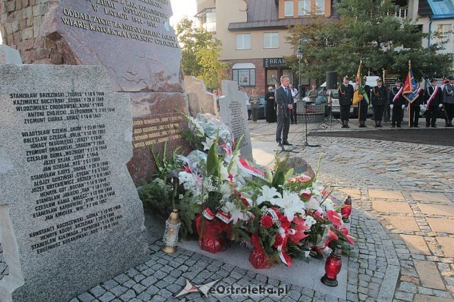 Ostrołęczanie uczcili pamięć ofiar II Wojny Światowej w 76. rocznicę zbrojnej agresji sowietów na Polskę [17.09.2015] - zdjęcie #52 - eOstroleka.pl