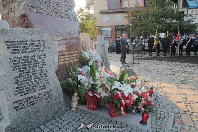 Ostrołęczanie uczcili pamięć ofiar II Wojny Światowej w 76. rocznicę zbrojnej agresji sowietów na Polskę [17.09.2015] - zdjęcie #25 - eOstroleka.pl
