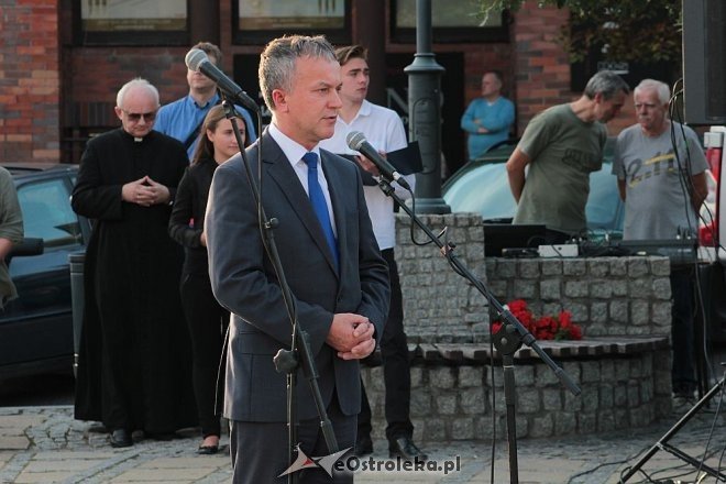 Ostrołęczanie uczcili pamięć ofiar II Wojny Światowej w 76. rocznicę zbrojnej agresji sowietów na Polskę [17.09.2015] - zdjęcie #20 - eOstroleka.pl