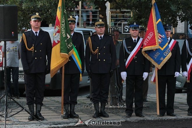 Ostrołęczanie uczcili pamięć ofiar II Wojny Światowej w 76. rocznicę zbrojnej agresji sowietów na Polskę [17.09.2015] - zdjęcie #18 - eOstroleka.pl