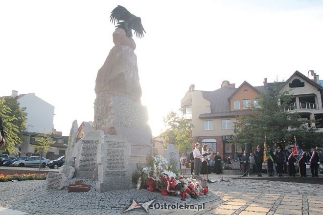 Ostrołęczanie uczcili pamięć ofiar II Wojny Światowej w 76. rocznicę zbrojnej agresji sowietów na Polskę [17.09.2015] - zdjęcie #75 - eOstroleka.pl