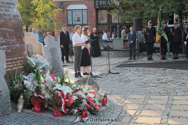 Ostrołęczanie uczcili pamięć ofiar II Wojny Światowej w 76. rocznicę zbrojnej agresji sowietów na Polskę [17.09.2015] - zdjęcie #1 - eOstroleka.pl