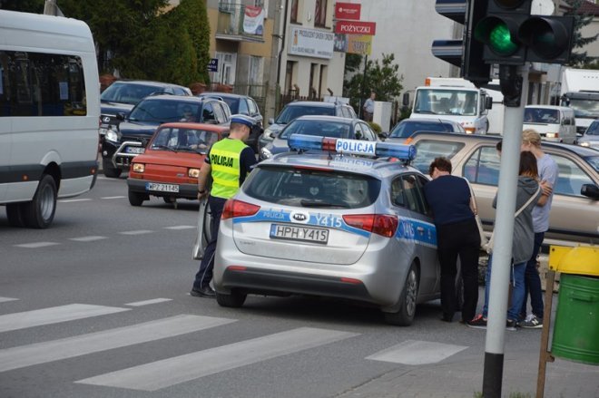 Wypadek na skrzyżowaniu ulic Piłsudskiego i Bogusławskiego [18.09.2015] - zdjęcie #20 - eOstroleka.pl