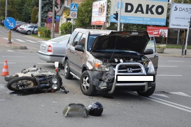 Wypadek na skrzyżowaniu ulic Piłsudskiego i Bogusławskiego [18.09.2015] - zdjęcie #2 - eOstroleka.pl