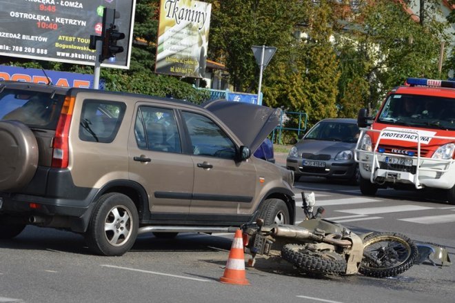 Wypadek na skrzyżowaniu ulic Piłsudskiego i Bogusławskiego [18.09.2015] - zdjęcie #9 - eOstroleka.pl