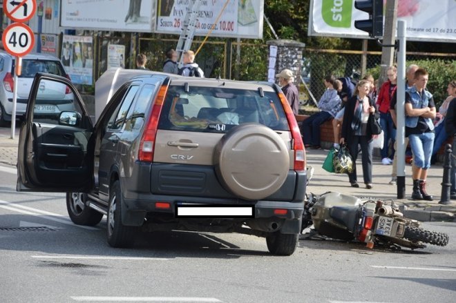 Wypadek na skrzyżowaniu ulic Piłsudskiego i Bogusławskiego [18.09.2015] - zdjęcie #10 - eOstroleka.pl