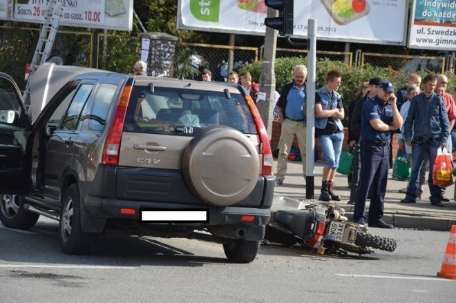 Wypadek na skrzyżowaniu ulic Piłsudskiego i Bogusławskiego [18.09.2015] - zdjęcie #13 - eOstroleka.pl