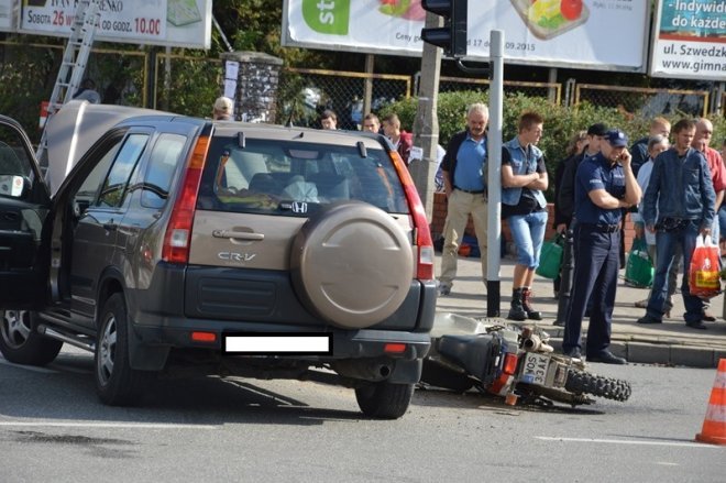 Wypadek na skrzyżowaniu ulic Piłsudskiego i Bogusławskiego [18.09.2015] - zdjęcie #8 - eOstroleka.pl