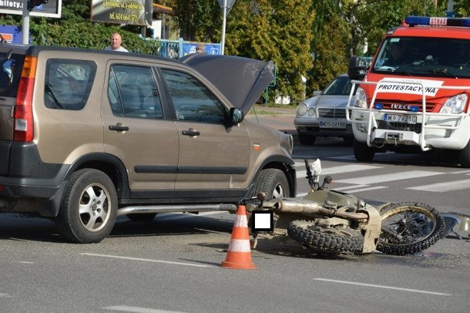 Wypadek na skrzyżowaniu ulic Piłsudskiego i Bogusławskiego [18.09.2015] - zdjęcie #2 - eOstroleka.pl