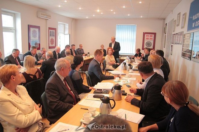 Za nami IX zwyczajna sesja Rady Powiatu w Ostrołęce [18.09.2015] - zdjęcie #1 - eOstroleka.pl