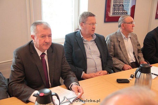 Za nami IX zwyczajna sesja Rady Powiatu w Ostrołęce [18.09.2015] - zdjęcie #15 - eOstroleka.pl