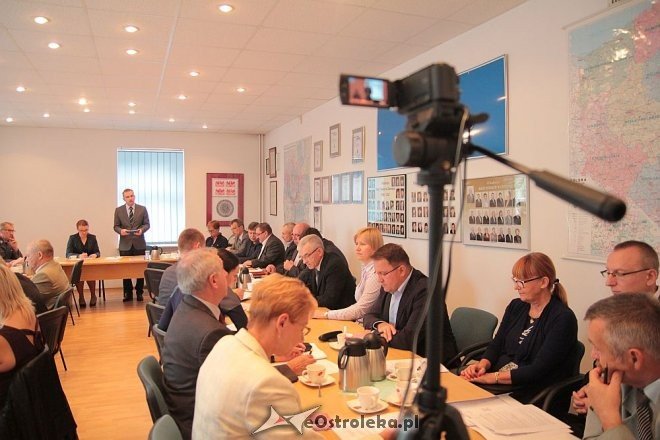 Za nami IX zwyczajna sesja Rady Powiatu w Ostrołęce [18.09.2015] - zdjęcie #24 - eOstroleka.pl