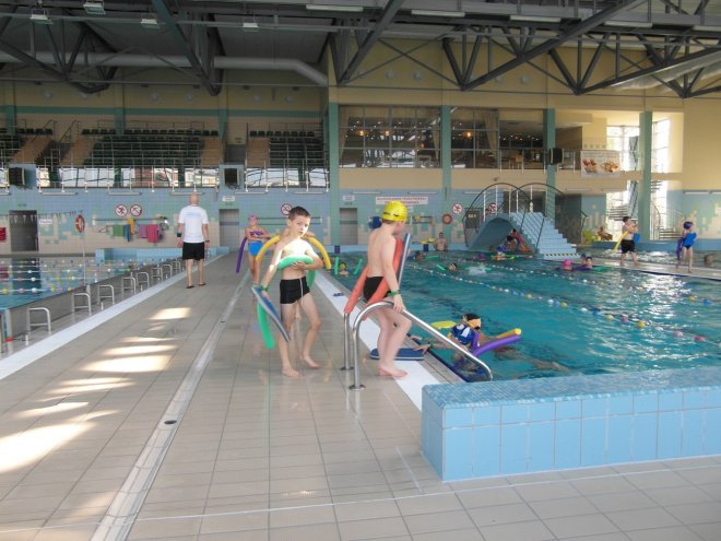 Ruszył program „Umiem Pływać” dla uczniów z Goworowa [18.09.2015] - zdjęcie #8 - eOstroleka.pl