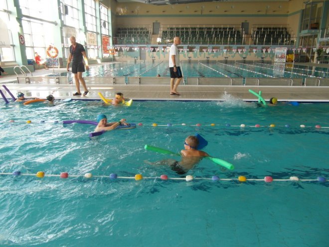 Ruszył program „Umiem Pływać” dla uczniów z Goworowa [18.09.2015] - zdjęcie #17 - eOstroleka.pl