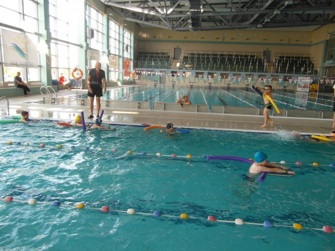Ruszył program „Umiem Pływać” dla uczniów z Goworowa [18.09.2015] - zdjęcie #18 - eOstroleka.pl