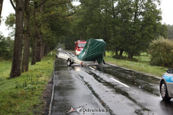Wypadek pod Myszyńcem. Po czołowym zderzeniu opla z przyczepką DK-53 jest zablokowana [20.09.2015] - zdjęcie #2 - eOstroleka.pl