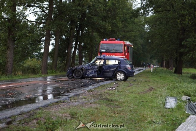 Wypadek pod Myszyńcem. Po czołowym zderzeniu opla z przyczepką DK-53 jest zablokowana [20.09.2015] - zdjęcie #14 - eOstroleka.pl