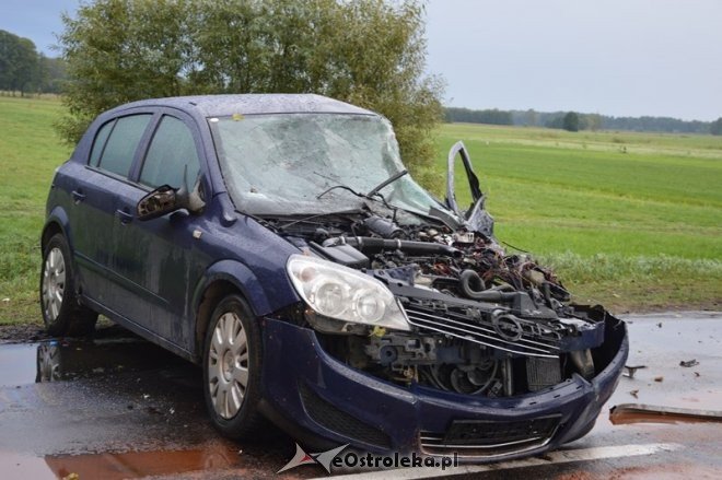 Wypadek pod Myszyńcem. Po czołowym zderzeniu opla z przyczepką DK-53 jest zablokowana [20.09.2015] - zdjęcie #20 - eOstroleka.pl