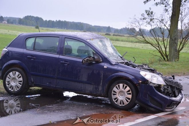 Wypadek pod Myszyńcem. Po czołowym zderzeniu opla z przyczepką DK-53 jest zablokowana [20.09.2015] - zdjęcie #23 - eOstroleka.pl