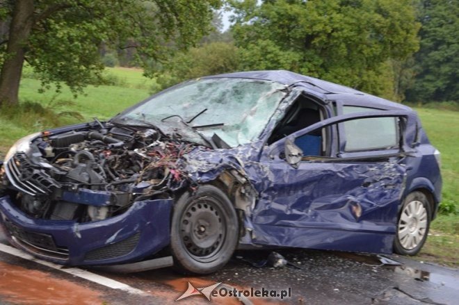 Wypadek pod Myszyńcem. Po czołowym zderzeniu opla z przyczepką DK-53 jest zablokowana [20.09.2015] - zdjęcie #7 - eOstroleka.pl