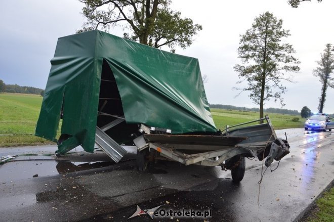 Wypadek pod Myszyńcem. Po czołowym zderzeniu opla z przyczepką DK-53 jest zablokowana [20.09.2015] - zdjęcie #33 - eOstroleka.pl