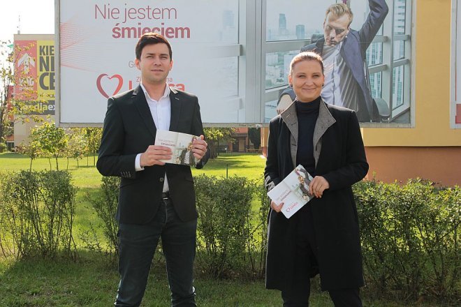 „Nie jestem śmieciem”, czyli kampanii wyborczej lewicy ciąg dalszy [22.09.2015] - zdjęcie #2 - eOstroleka.pl