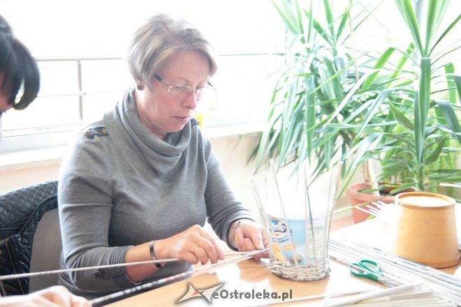 Warsztaty wikliniarstwa papierowego w Bibliotece Pedagogicznej [23.09.2015] - zdjęcie #21 - eOstroleka.pl