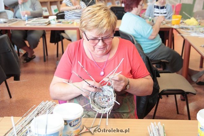 Warsztaty wikliniarstwa papierowego w Bibliotece Pedagogicznej [23.09.2015] - zdjęcie #16 - eOstroleka.pl