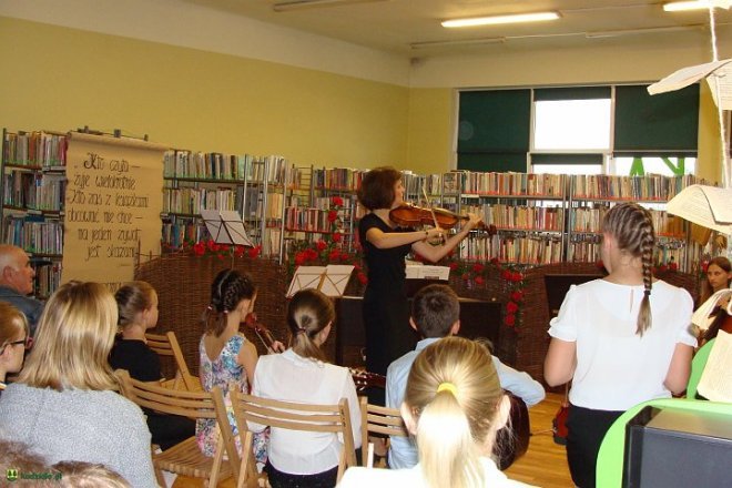 Koncert muzyki barokowej w kadzidlańskiej bibliotece [23.09.2015] - zdjęcie #3 - eOstroleka.pl