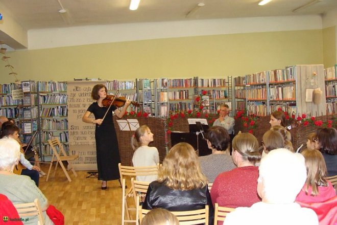 Koncert muzyki barokowej w kadzidlańskiej bibliotece [23.09.2015] - zdjęcie #4 - eOstroleka.pl