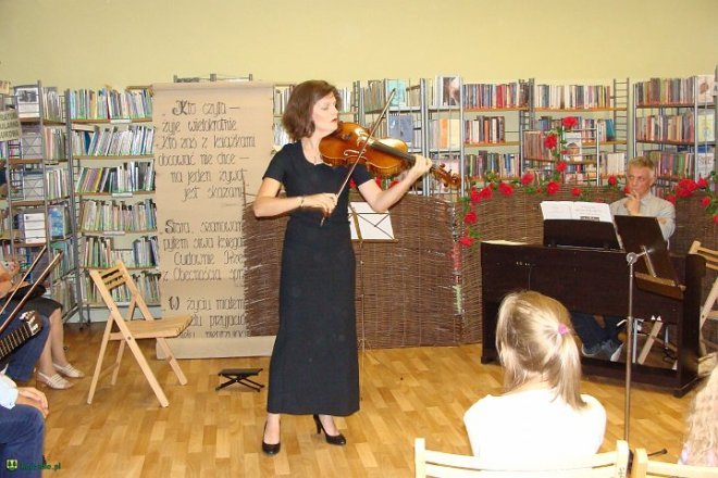 Koncert muzyki barokowej w kadzidlańskiej bibliotece [23.09.2015] - zdjęcie #5 - eOstroleka.pl