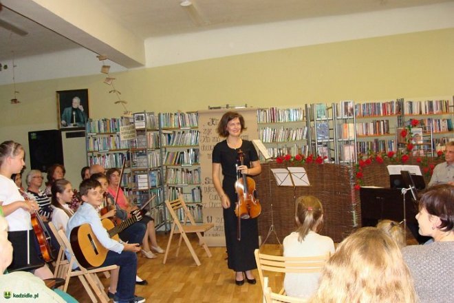 Koncert muzyki barokowej w kadzidlańskiej bibliotece [23.09.2015] - zdjęcie #6 - eOstroleka.pl