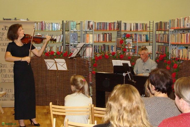 Koncert muzyki barokowej w kadzidlańskiej bibliotece [23.09.2015] - zdjęcie #12 - eOstroleka.pl