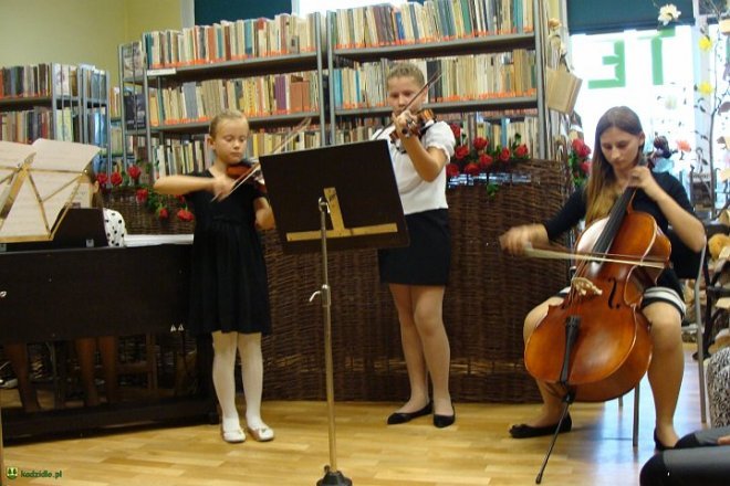 Koncert muzyki barokowej w kadzidlańskiej bibliotece [23.09.2015] - zdjęcie #19 - eOstroleka.pl