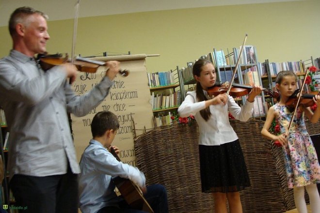 Koncert muzyki barokowej w kadzidlańskiej bibliotece [23.09.2015] - zdjęcie #20 - eOstroleka.pl