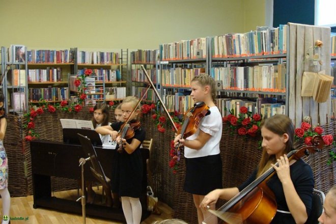 Koncert muzyki barokowej w kadzidlańskiej bibliotece [23.09.2015] - zdjęcie #24 - eOstroleka.pl