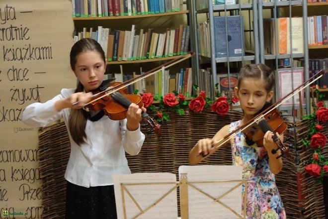 Koncert muzyki barokowej w kadzidlańskiej bibliotece [23.09.2015] - zdjęcie #22 - eOstroleka.pl