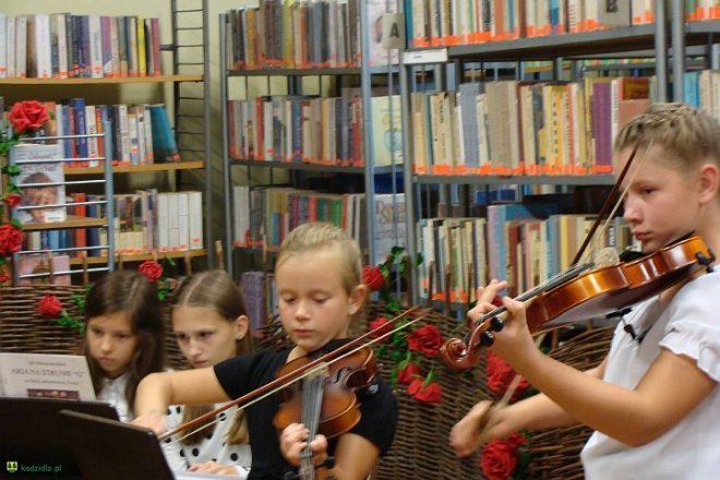 Koncert muzyki barokowej w kadzidlańskiej bibliotece [23.09.2015] - zdjęcie #23 - eOstroleka.pl