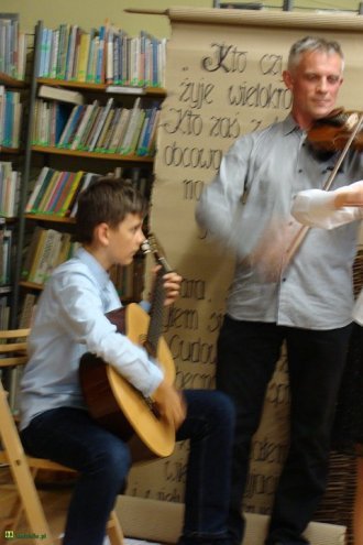 Koncert muzyki barokowej w kadzidlańskiej bibliotece [23.09.2015] - zdjęcie #20 - eOstroleka.pl