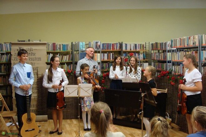 Koncert muzyki barokowej w kadzidlańskiej bibliotece [23.09.2015] - zdjęcie #28 - eOstroleka.pl